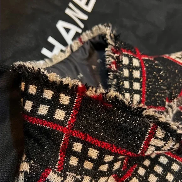 Chanel jacket - Picture 5 of 9